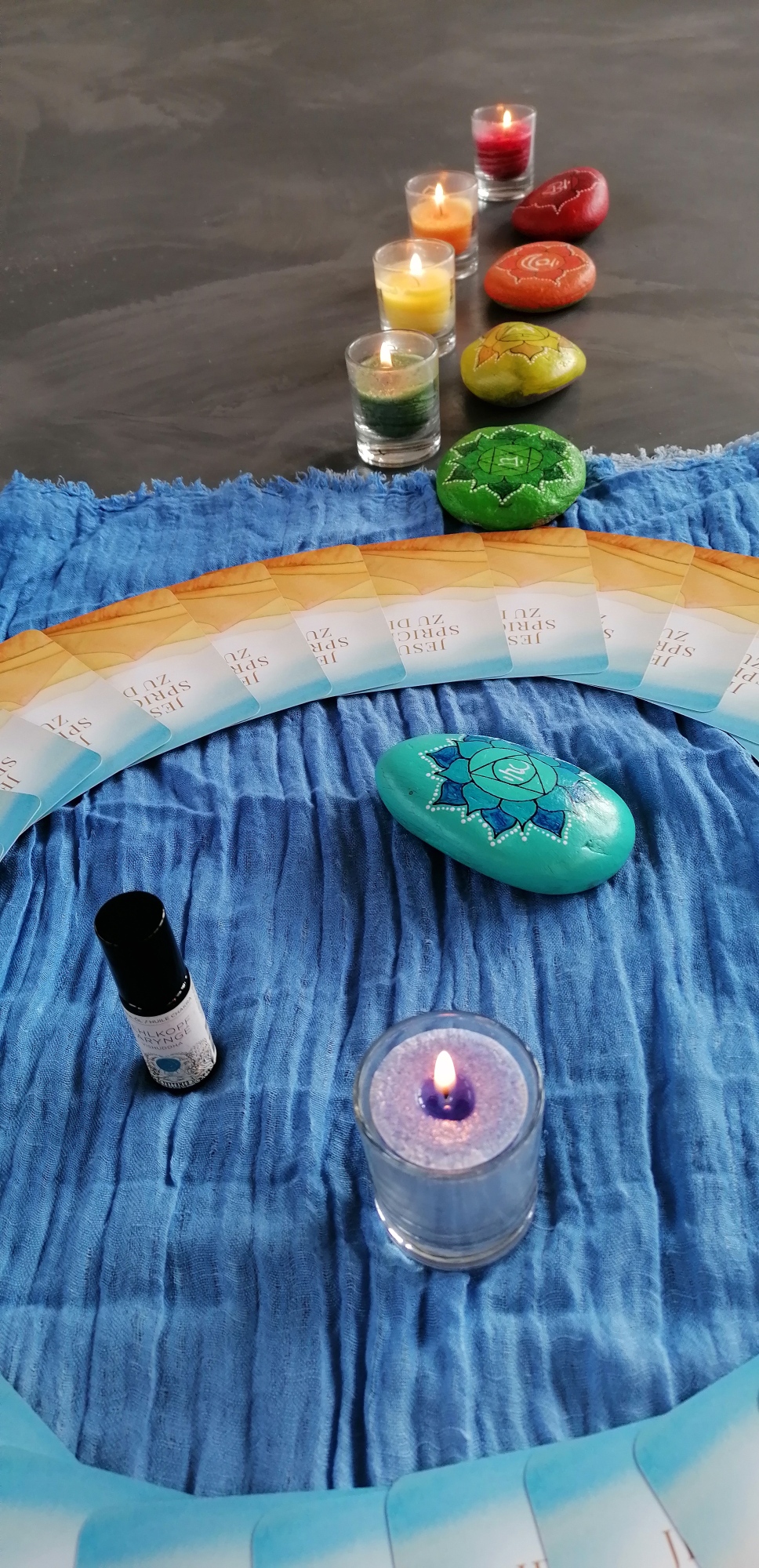 Bemalte Chakra-Steine